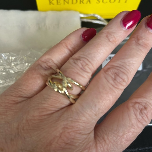 Kendra Scott Gold Myles Band Ring. Size 8 - Picture 4 of 5